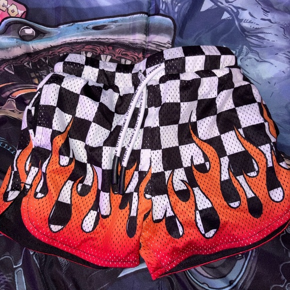 Flame Patterned Shorts Set - Picture 2 of 4